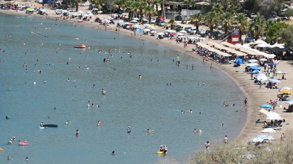Καιρός: Το καλοκαίρι επιστρέφει με 35αρια και τοπικές μπόρες