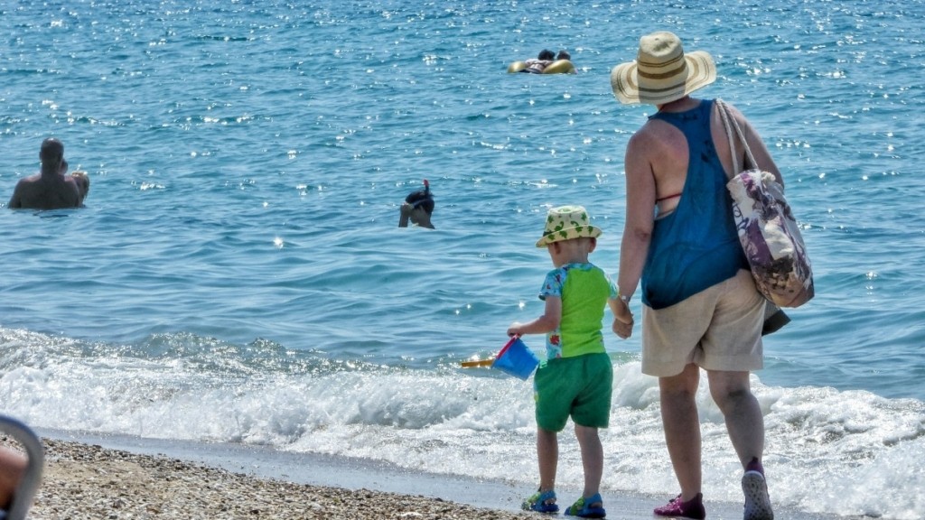 Καιρός: Στους 36 βαθμούς ο υδράργυρος – Μεμονωμένες καταιγίδες στα ορεινά