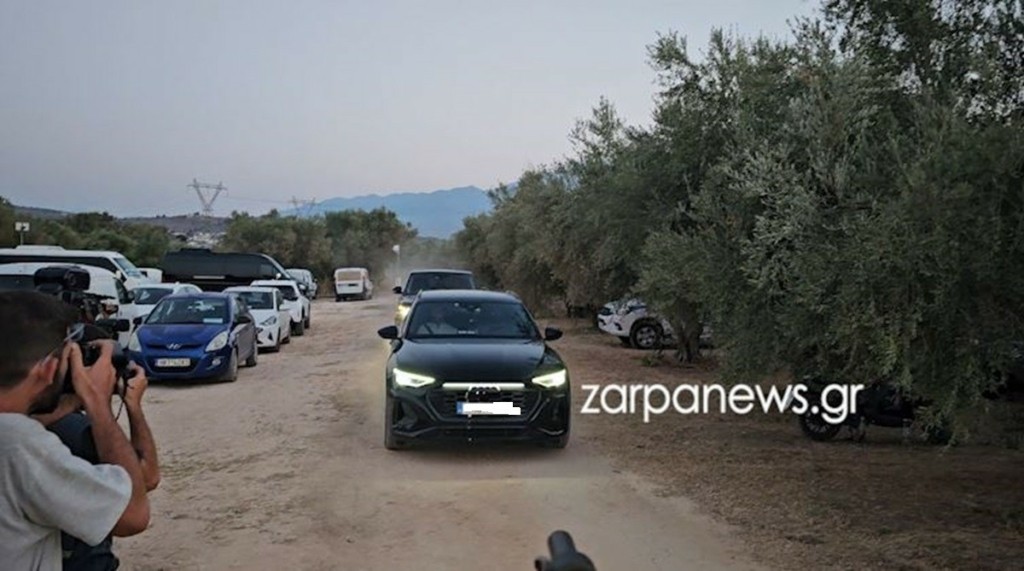Στέφανος Κασσελάκης: Με βαν οι καλεσμένοι στο γαμήλιο δείπνο σε πολυτελές κτήμα στα Χανιά
