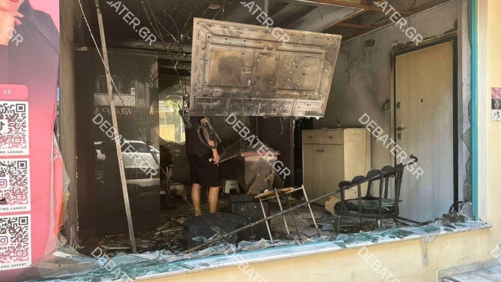 Κολωνός: Φωτιά σε κατάστημα καλλωπισμού – Καταστράφηκε ολοσχερώς το κατάστημα