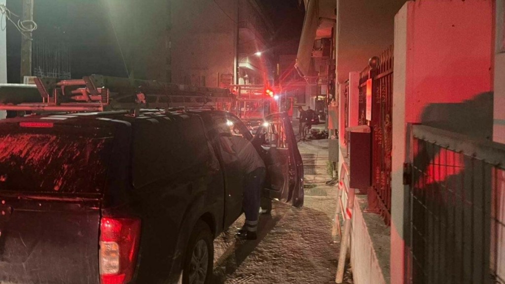 Φωτιά σε υπόγειο στο κέντρο της Λάρισας