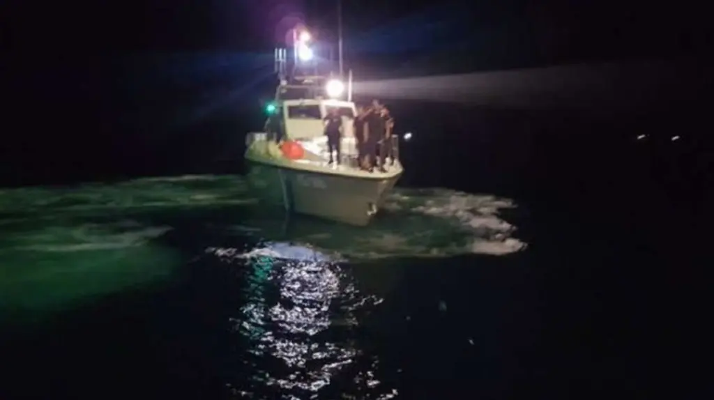 Θρίλερ στη Θεσσαλονίκη: Αγνοείται 69χρονος μετά από ανατροπή σκάφους – Διασώθηκε η σύζυγος του