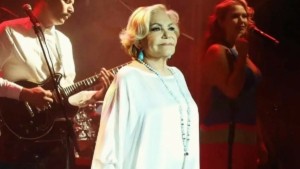 Δημήτρης Παπάζογλου: «Η Μαρινέλλα δεν έχει επαφή με το περιβάλλον» (Βίντεο)