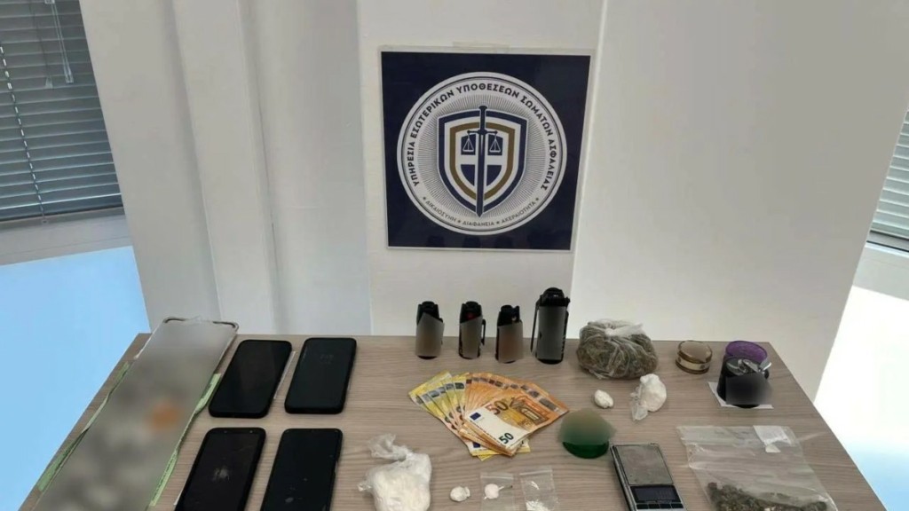 Υπαρχιπυροσβέστης συμμετείχε σε κύκλωμα διακίνησης ναρκωτικών – Έλεγαν τις ουσίες “παντελόνι” και “πράγμα”