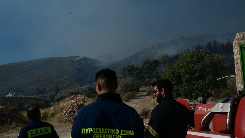Φωτιά στην Αττική: Νέο μήνυμα από το 112 για απομάκρυνση από Νταού Πεντέλης και Καλλιτεχνούπολη προς Ραφήνα