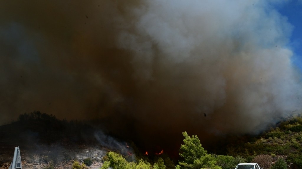 Φωτιά στην Αττική: Περισσότερα από 250 άτομα απεγκλωβίστηκαν από την αστυνομία