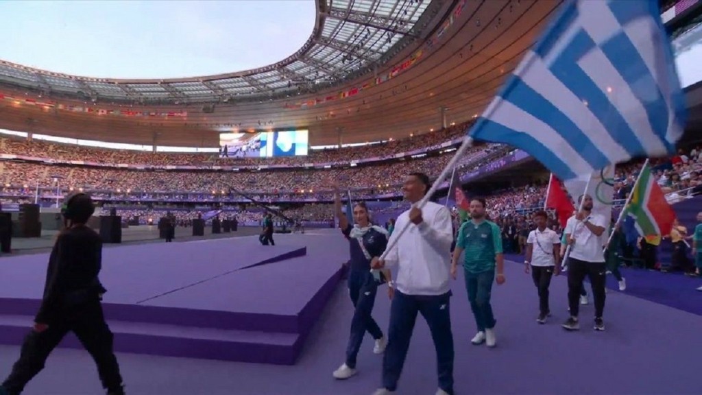 Ολυμπιακοί Αγώνες 2024: Μπήκαν με την ελληνική σημαία οι Καραλής-Πλατανιώτη στο Stade de France