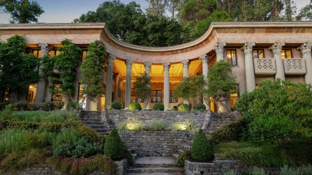 Πωλείται η μυθική έπαυλη “Temple of Wings” του Gordon Getty (pics)