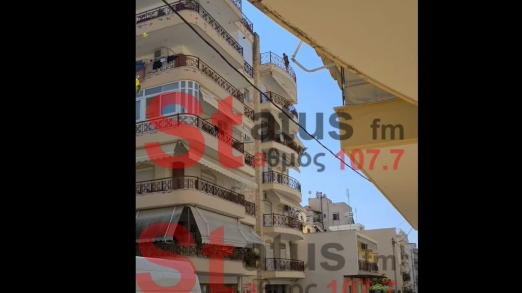 Θεσσαλονίκη: Αίσιο τέλος για τον άνδρα που απειλούσε επί 4 ώρες να πέσει στο κενό (vid)