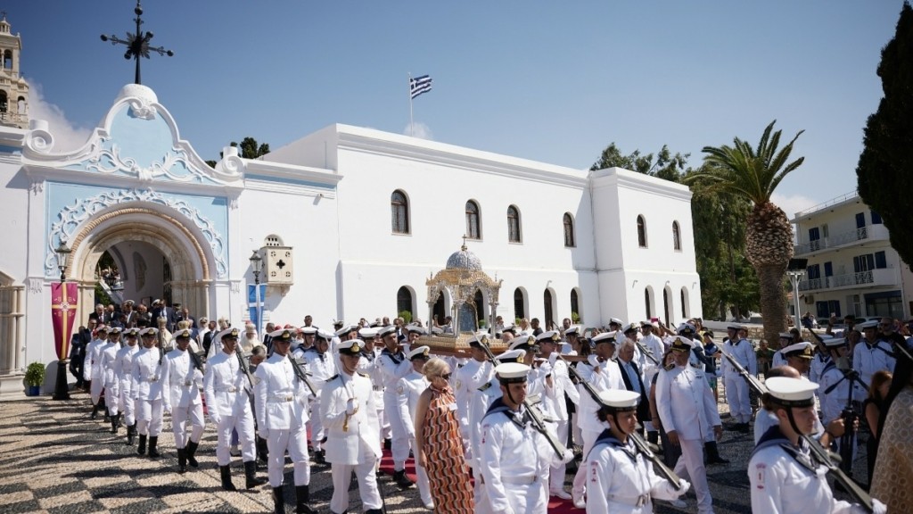Τήνος: Κατάνυξη και λαμπρότητα στον εορτασμό της Κοιμήσεως της Θεοτόκου