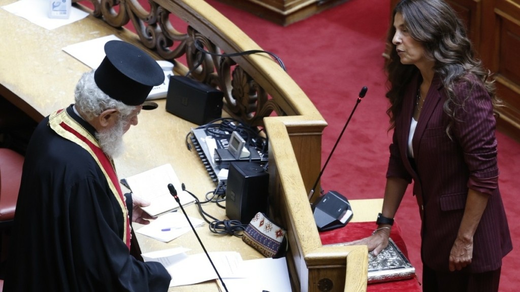 ΣΥΡΙΖΑ: Ορκίστηκε βουλευτής η Πόπη Τσαπανίδου