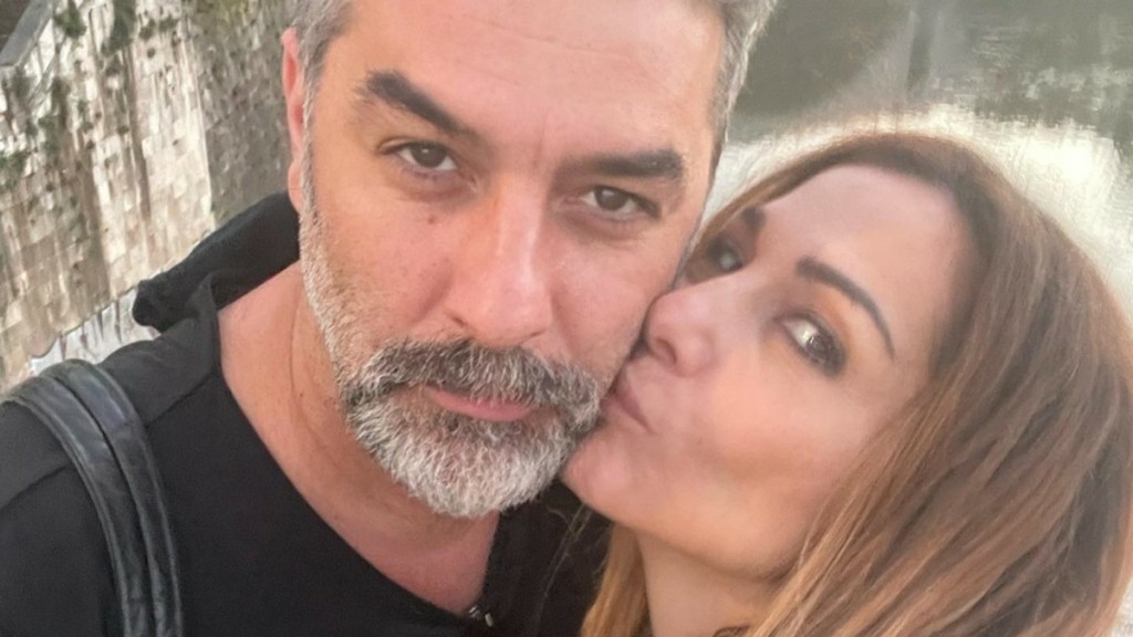 Δέσποινα Βανδή – Στιγμές ευτυχίας μαζί με τον Βασίλη Μπισμπίκη στην Κρήτη (pic)