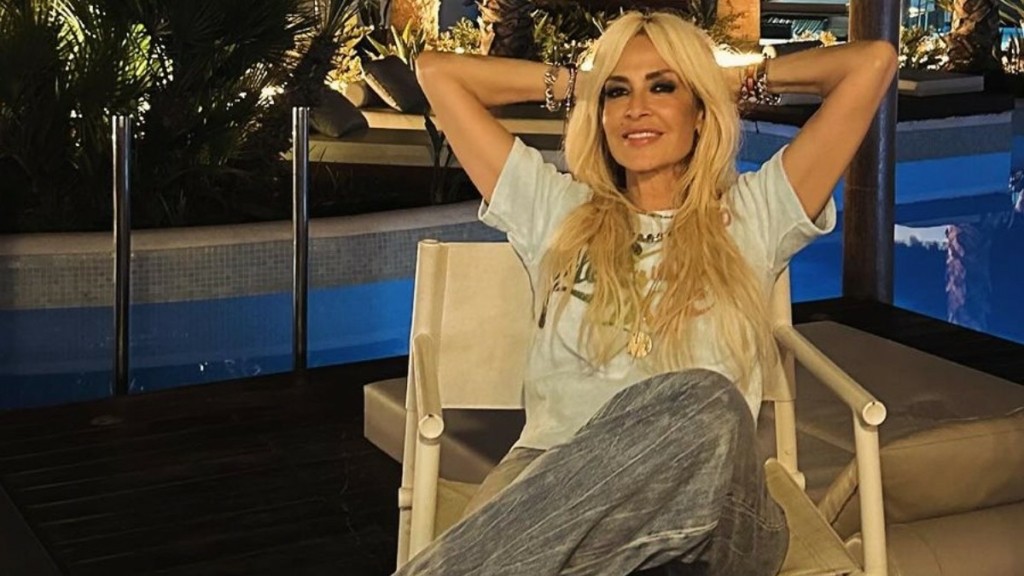 Άννα Βίσση – Πήγε για μπάνιο στην θάλασσα – Η σπάνια φωτογραφία με πράσινο ολόσωμο μαγιό (pic)