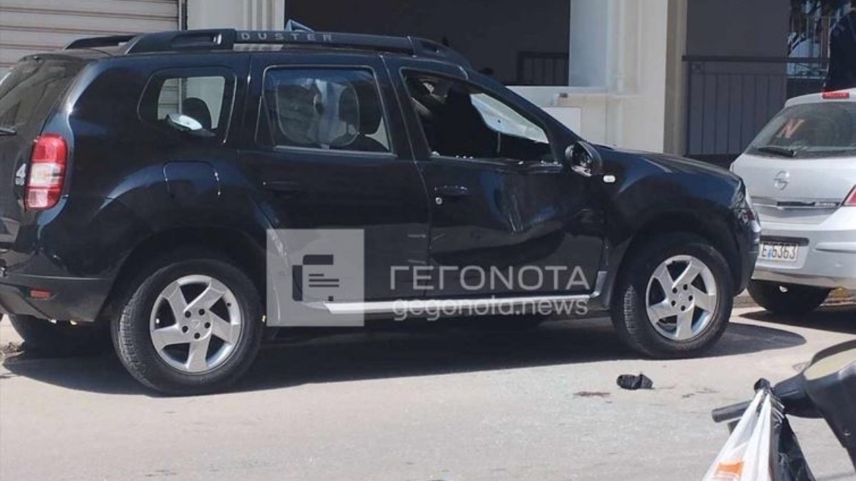 Βόλος: Σοκ με άνδρα που έπεσε από τον τέταρτο όροφο πολυκατοικίας – Προσγειώθηκε πάνω σε αυτοκίνητο (photos)