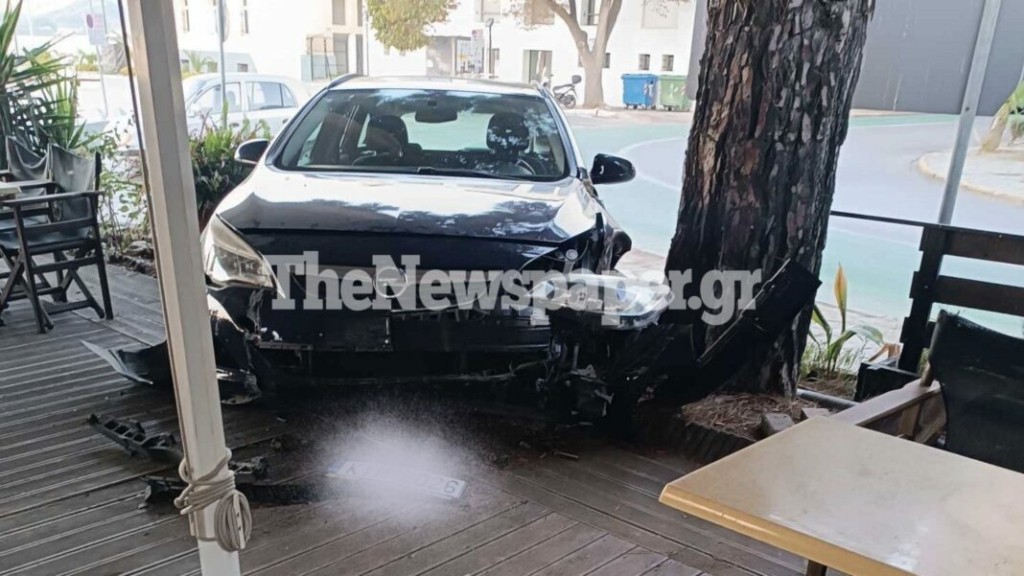 Βόλος: Έχασε τον έλεγχο του ΙΧ και μπήκε μέσα σε καφετέρια