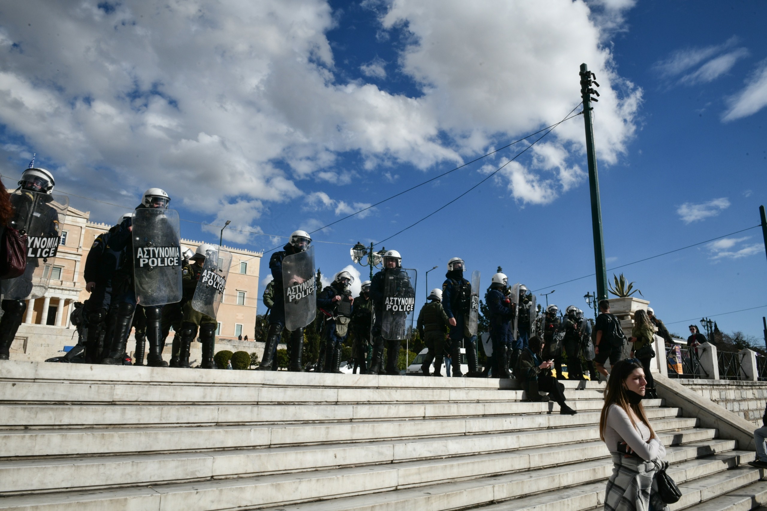 Σύνταγμα: Ένταση σε συγκέντρωση της «Συντακτικής Εθνοσυνέλευσης-Άμεση Δημοκρατία» – 33 προσαγωγές
