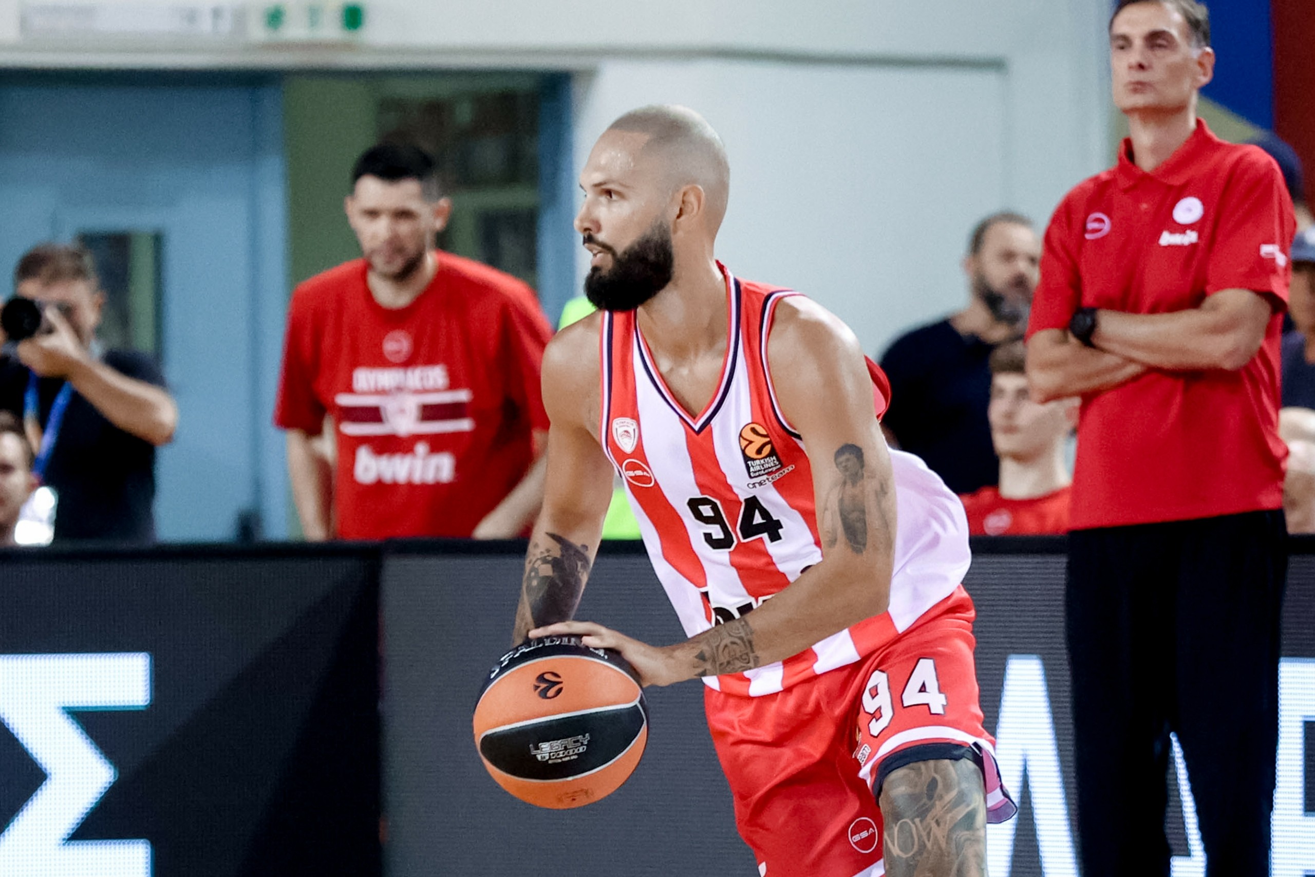 Ολυμπιακός – Βίρτους Μπολόνια 78-66: Πίτερς “on fire”, σκόραρε και ο Φουρνιέ