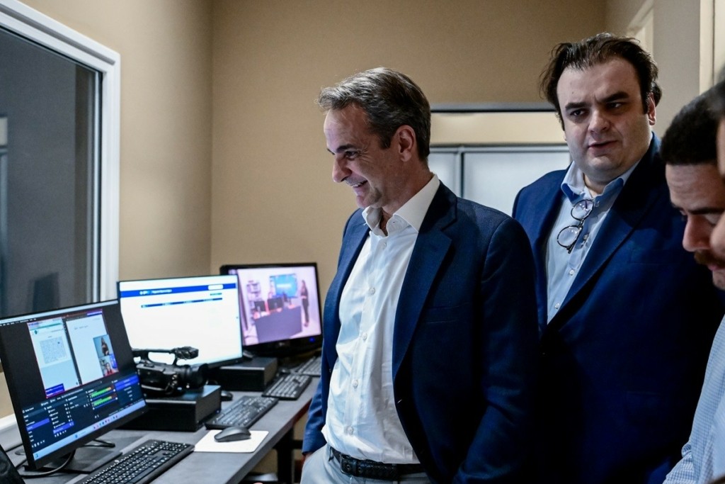 Κυριάκος Μητσοτάκης: Επίσκεψη στο υπουργείο Παιδείας για την έναρξη της λειτουργίας του Ψηφιακού Φροντιστηρίου