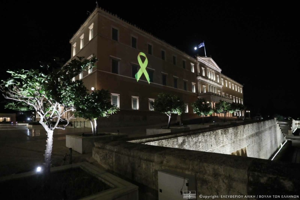 Βουλή: Φωταγώγηση με το σύμβολο της μάχης κατά του καρκίνου σε παιδιά και εφήβους