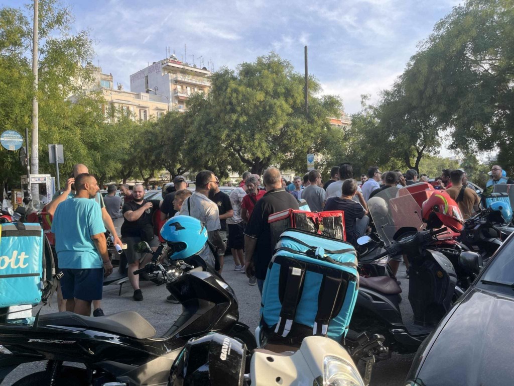 Θεσσαλονίκη: Μοτοπορεία διανομέων – Τα αιτήματά τους