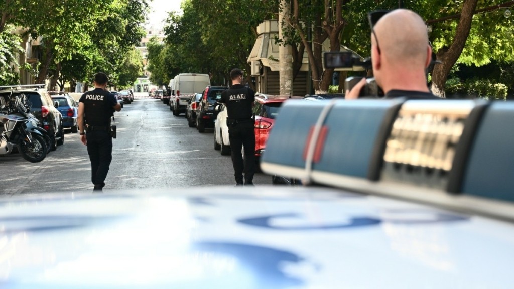 Καβάλα: Χειροπέδες σε γυναίκα που προσποιήθηκε την πελάτισσα κι έκλεψε ρούχα από κατάστημα
