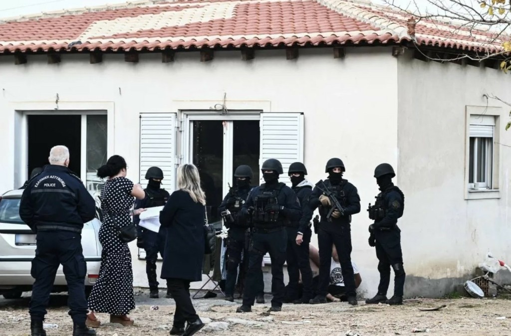 Μεγάλη επιχείρηση της ΕΛΑΣ σε Τρίπολη και Κόρινθο – Αναζητούν άτομα που εμπλέκονται σε εγκληματική οργάνωση