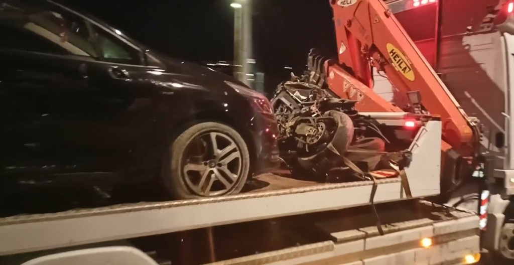 Τροχαίο στην Ανάβυσσο: Σκληρές εικόνες από σύγκρουση μηχανής με Ι.Χ. – Δύο νεκροί (vid)