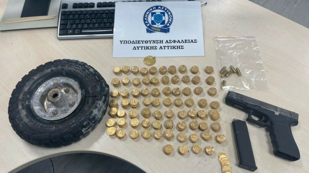Μεγάλη επιχείρηση της ΕΛ.ΑΣ. σε καταυλισμό Ρομά στη Φυλή – Εντοπίστηκαν όπλα, σφαίρες και χρυσές λίρες (pics+vid)