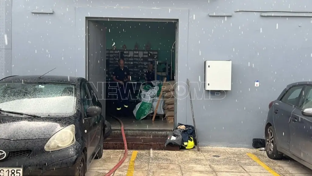 Φωτιά σε εταιρεία καβουρδίσματος καφέ στη Λυκόβρυση