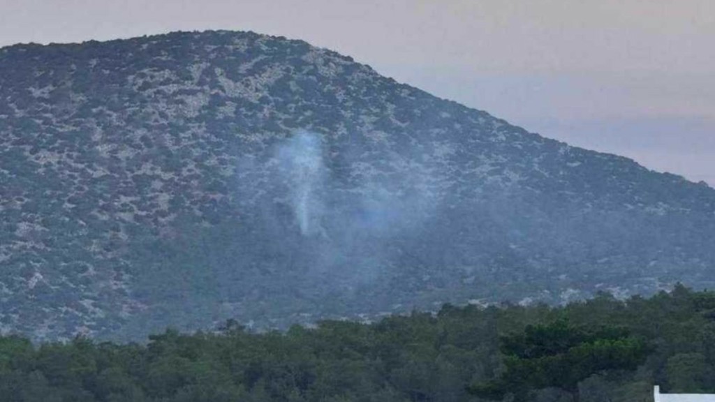 Φωτιά σε δύσβατο σημείο στο δάσος της Κυμισάλα στον Μονόλιθο Ρόδου – Τέθηκε υπό μερικό έλεγχο