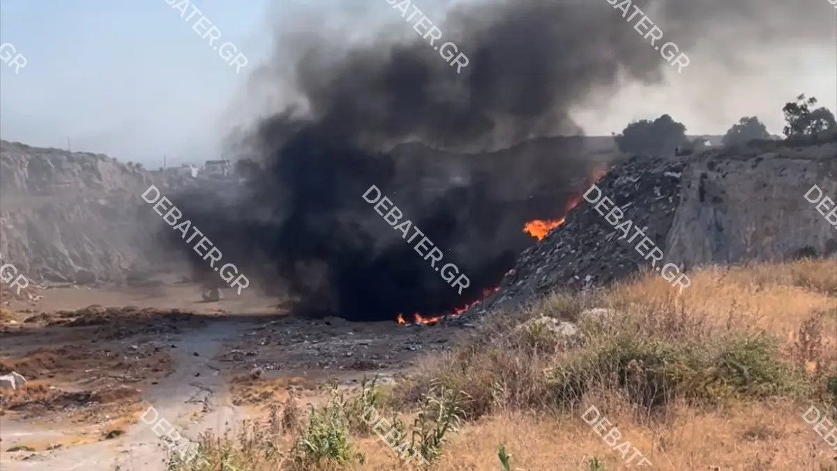 Φωτιά στην περιοχή Κοσκινού στη Ρόδο – Καίει κοντά σε κεραίες κινητής τηλεφωνίας