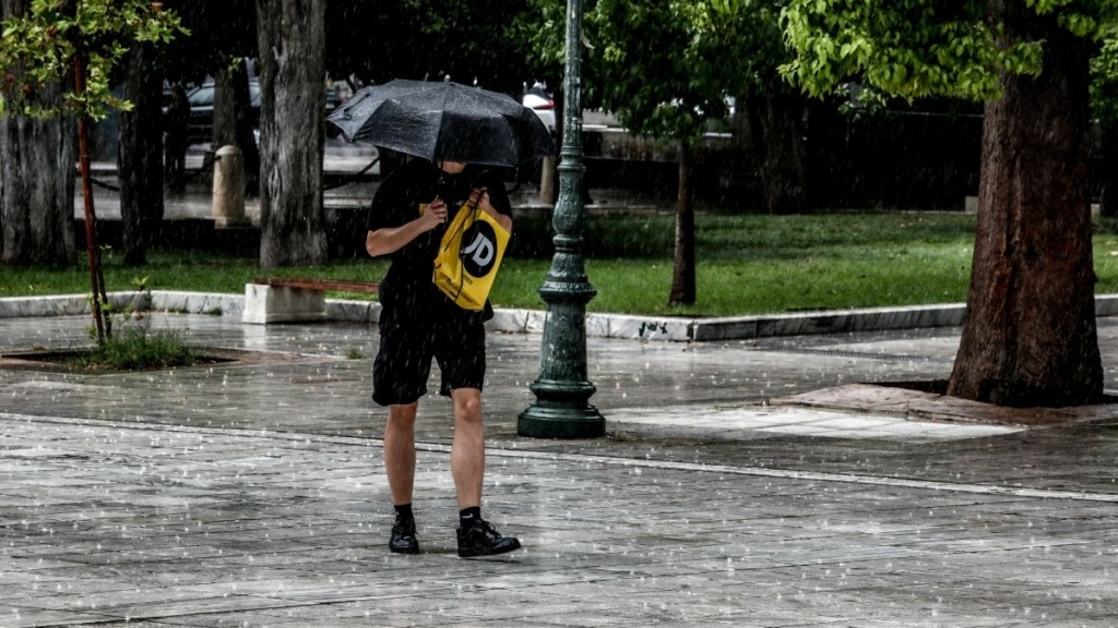 Συννεφιασμένος με βροχές ο καιρός το Σαββατοκύριακο – Βελτιώνεται το σκηνικό τα Θεοφάνια