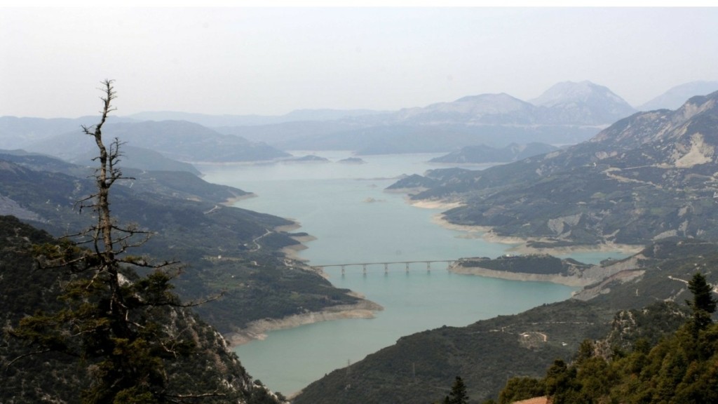Θρίλερ στη λίμνη Κρεμαστών: Εντοπίστηκε πτώμα γυναίκας