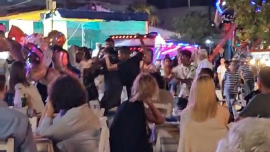 Μεσσήνη: Άγριο ξύλο μεταξύ Ρομά σε πανηγύρι στην κεντρική πλατεία (vid)