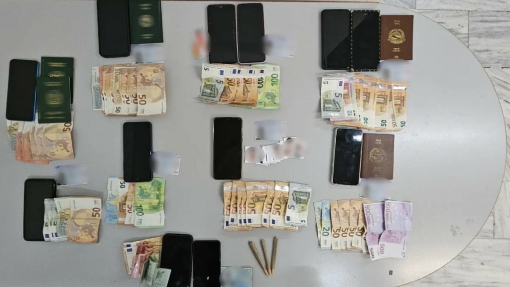 Χειροπέδες σε αλλοδαπούς για παράνομη διακίνηση μεταναστών – Μετέφεραν 7 άτομα με το αυτοκίνητό τους