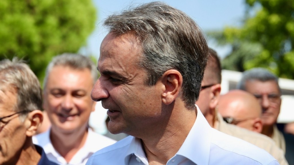 Η επίσκεψη του Κ. Μητσοτάκη στα περίπτερα της ΔΕΘ: Έφαγε μπουγάτσα, ήπιε μπύρα, έπαιξε ποδοσφαιράκι (pics & vid)