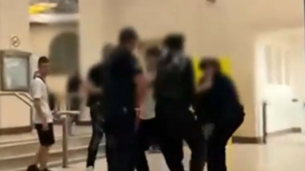 Μοναστηράκι: Άγρια συμπλοκή ανηλίκων στον Ηλεκτρικό για ένα κινητό