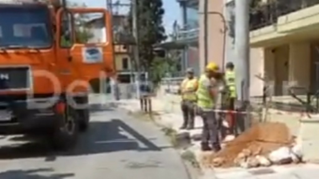 Νέα Φιλαδέλφεια: Εργασίες αντικατάστασης σε κολώνες της ΔΕΔΔΗΕ, μετά το περιστατικό με τον τραυματισμό της 14χρονης (vid)