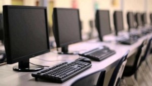 Γλυφάδα: Διάρρηξη και βανδαλισμός σε σχολικό συγκρότημα – Αφαίρεσαν χρήματα και έξι υπολογιστές