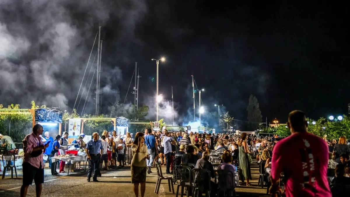 Πρέβεζα: Βάφτηκε με αίμα η Γιορτή της Σαρδέλας – Άνδρας μαχαιρώθηκε στο κεφάλι ενώ διασκέδαζε