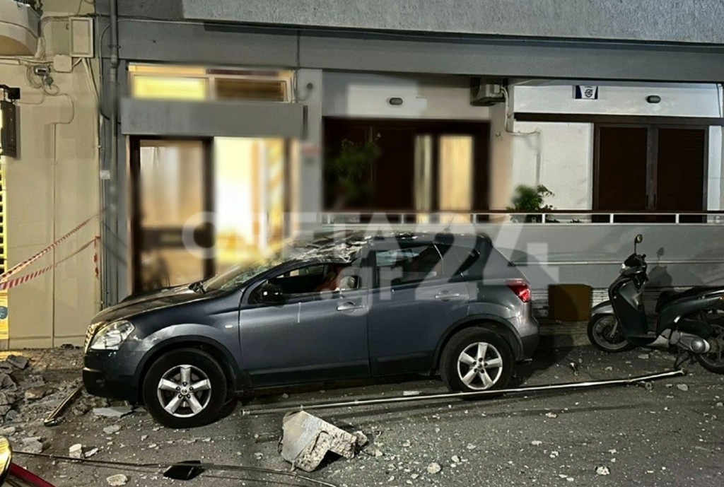 Τρόμος στο Ηράκλειο – Κατέρρευσε τμήμα μπαλκονιού στον δρόμο