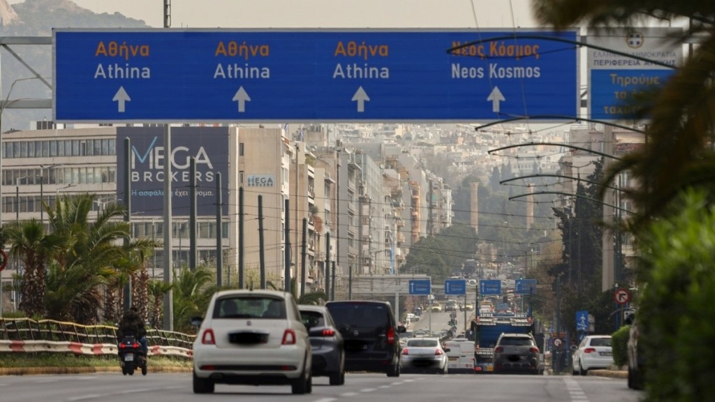 Λεωφόρος Συγγρού: Αυτοκίνητο παρέσυρε και σκότωσε πεζό – Παραδόθηκε η οδηγός