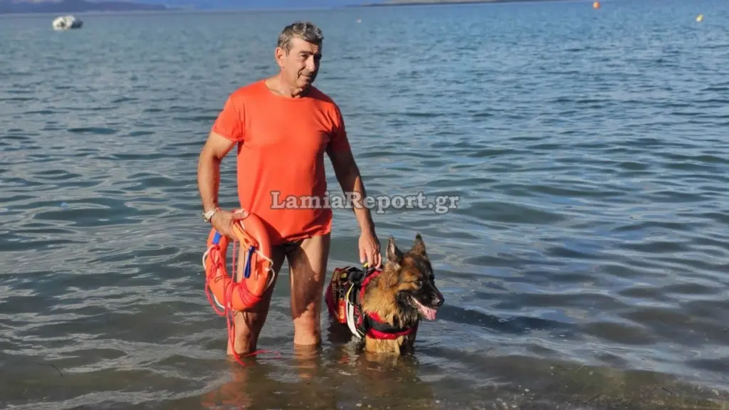 Καμένα Βούρλα: Σκύλος ναυαγοσώστης έσωσε λουόμενο από πνιγμό (pics+vid)