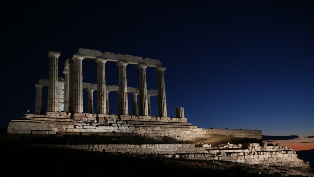 Παρουσιάστηκε με λαμπρότητα ο νέος φωτισμός του Ναού του Ποσειδώνα στο Σούνιο