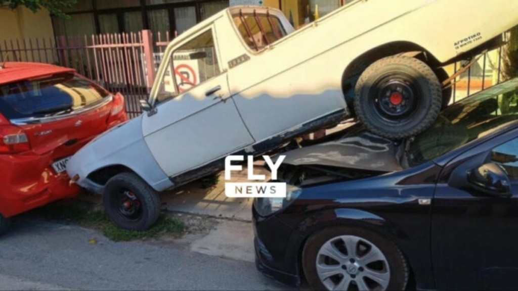 Σπάρτη: Απίστευτη καραμπόλα οχημάτων μπροστά από το Εργατικό Κέντρο (pics)