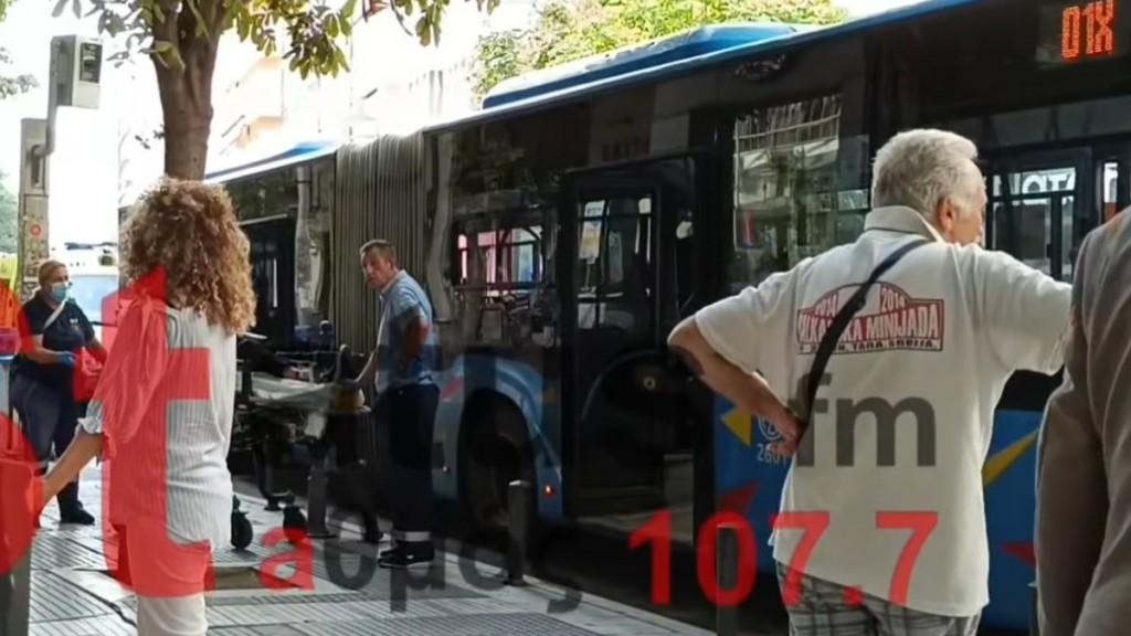 Θεσσαλονίκη: Λεωφορείο παρέσυρε πεζό – Τραυματίστηκαν και τρεις επιβάτες από τον απότομο ελιγμό του οχήματος
