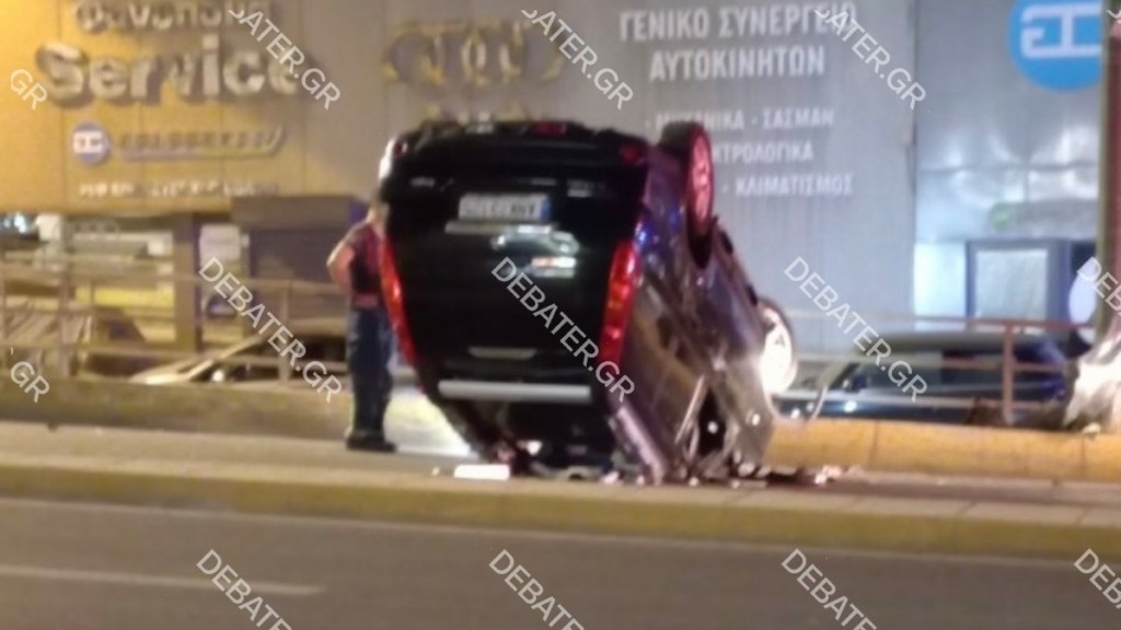 Καλλιθέα: Αυτοκίνητο ντεραπάρισε και βρέθηκε με τον οροφή στο οδόστρωμα