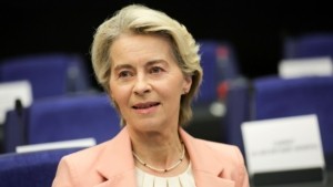 Φον ντερ Λάιεν: «Οι εξελίξεις στο Ιράν είναι εξαιρετικά ανησυχητικές»