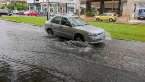 Καιρός αύριο: Βροχές, καταιγίδες και ισχυροί άνεμοι