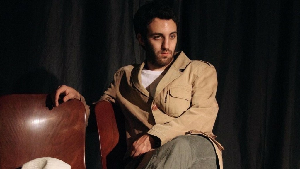 Χάρης Χιώτης – Περιπέτεια για τον ηθοποιό – «Με έπιασαν χειροπόδαρα και με πέταξαν έξω από το θέατρο»
